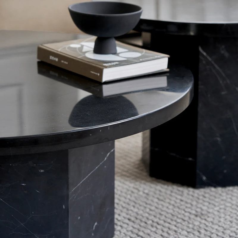 Table basse ronde en marbre noir