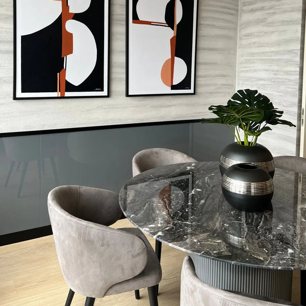 Table ronde Grigio avec 4 chaises – Plateau en marbre élégant